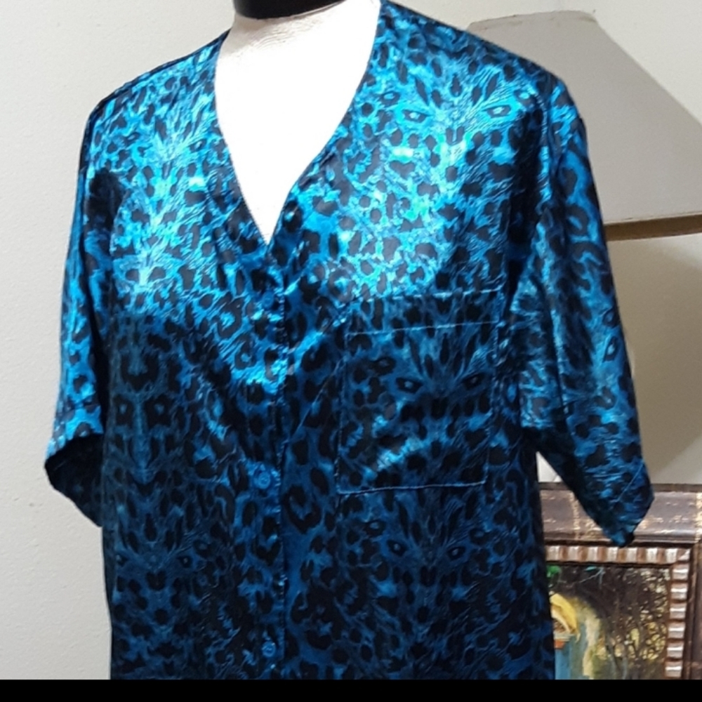 Womens Silky Blouse Sz Plus 1x Satiny Cheetah Leopard print pajama Teal Blues